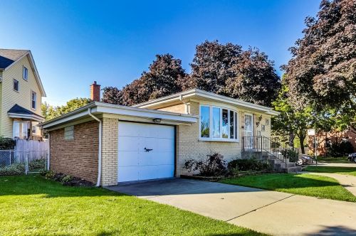 6825 Talcott Ave, Chicago, IL 60656-2035