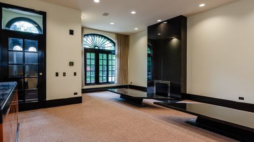 65 Bellevue Pl, Chicago IL  60611-1114 exterior