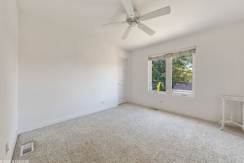 692 Indiana St, Elmhurst IL 60126-1345 exterior