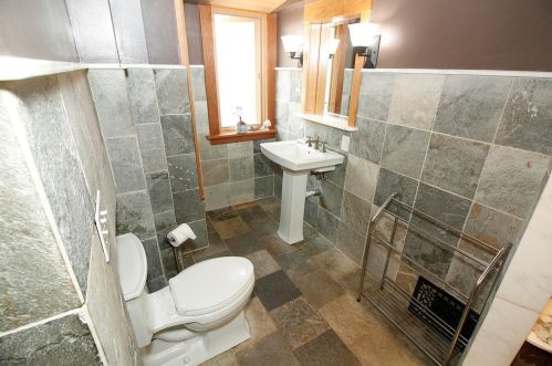 2662 Palmer St, Milwaukee WI 53212-2427 exterior