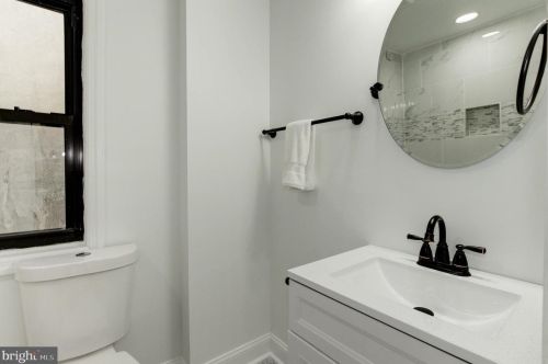 1335 Emerald St, Washington DC 20002-5432 exterior