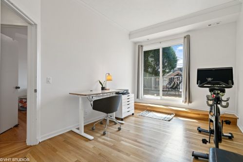 2710 Bosworth Ave, Chicago IL 60642-8062 exterior