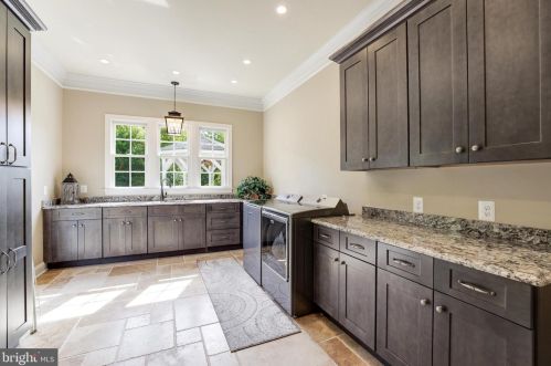 43235 Parkers Rdg Dr, Leesburg VA 20176-5108 exterior