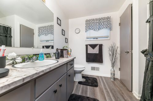 922 Lay Blvd, Kalamazoo MI 49001-3988 exterior