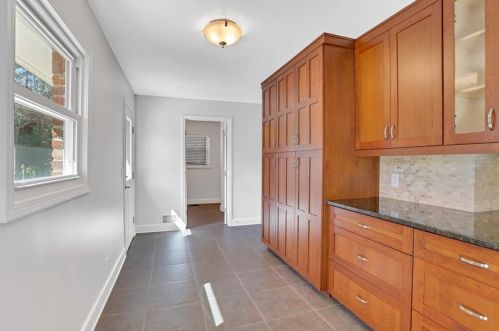 1189 Dunwoody Knl Dr, Atlanta GA 30338-3218 exterior