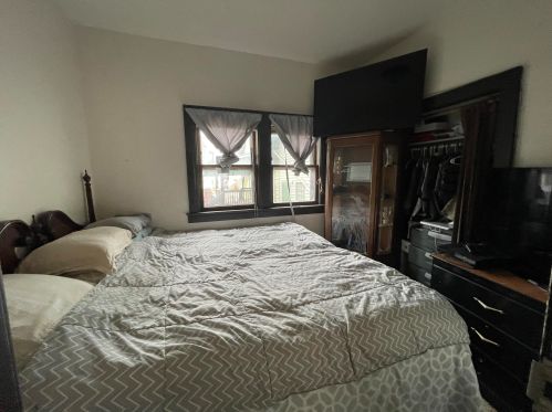 2411 Kinnickinnic Ave, Milwaukee WI 53207-1629 exterior