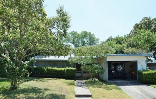 7007 Daugherty St, Austin TX  78757-2115 exterior