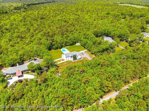 660 Berkeley Ave, Berkeley Township NJ 08721-3703 exterior