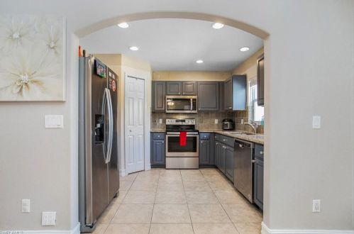 3365 27 Ave, Naples FL 34117-7136 exterior