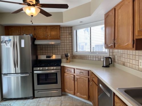 24 Delbarton Ct, Hackettstown NJ  07840-4214 exterior