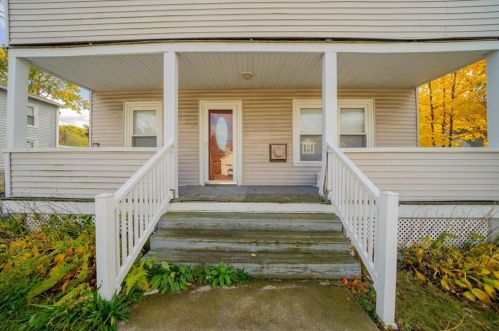 363 Logee St, Woonsocket RI 02895-6031 exterior