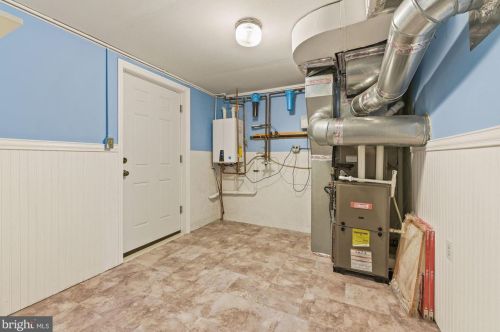 6 Kennedy Dr, Cookstown NJ 08511-1120 exterior