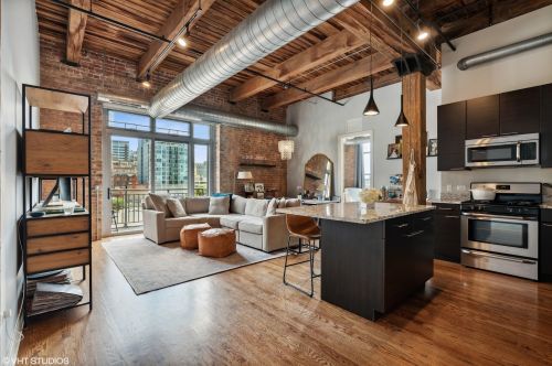 770 Gladys Ave, Chicago, IL 60661-5441