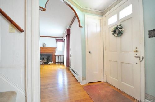 132 Walker St, Manchester CT 06040-4329 exterior