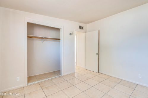 5209 25 St, Tucson AZ 85711-5912 exterior