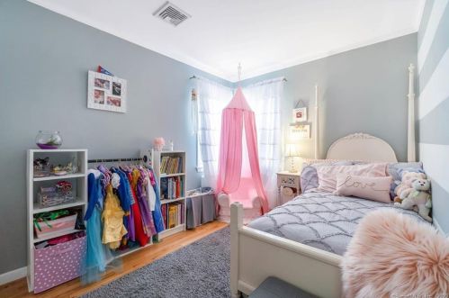 35 Harley Rd, Milford CT 06460-3725 exterior