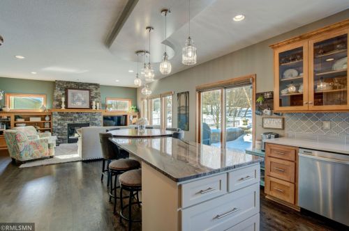 2489 Schneider Ct, Chaska MN 55318-1567 exterior