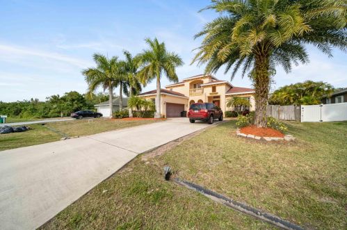 841 Haas Ave, Fort Pierce, FL 34953-5610
