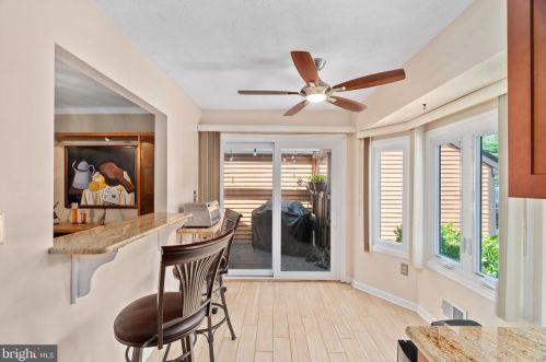 9 Riverbend Dr, New Brunswick NJ 08902-1100 exterior