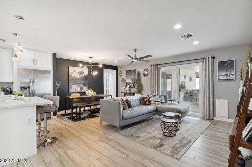 4720 14th Ave, Phoenix AZ  85013-2412 exterior