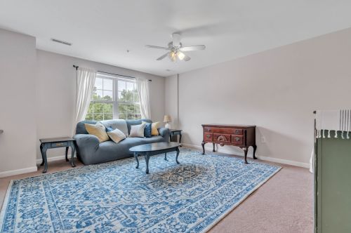 6 Townsend Dr, Dover NH 03820-6514 exterior