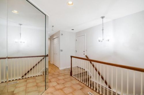 8 The Laurels, Enfield CT 06082-2349 exterior