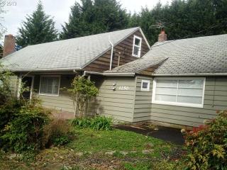 1250 97 Ave, Portland OR  97220-4216 exterior