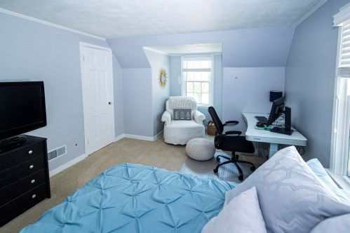 4758 Hollywood Ave, Milwaukee WI 53211-1037 exterior