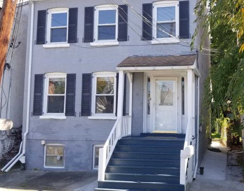 25 Delano St, Poughkeepsie, NY 12601-3006