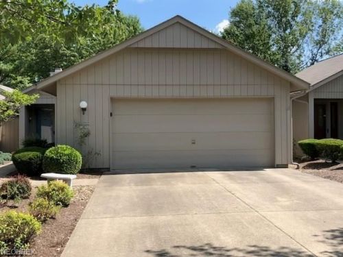 12653 Doria Ct, Cleveland, OH 44149-3222