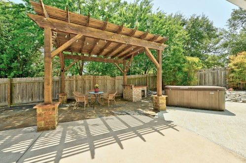 10204 Eclipse Ln, Austin TX 78739-1707 exterior