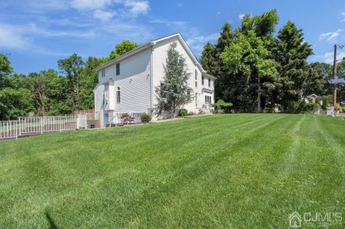 48 Farmhaven Ave, Edison NJ 08820-3220 exterior