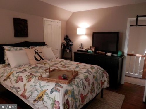 113 Walnut Ave, Ardmore PA 19003-2104 exterior