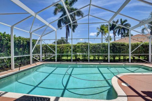 6828 Ashton St, Boynton Beach FL 33437-6039 exterior