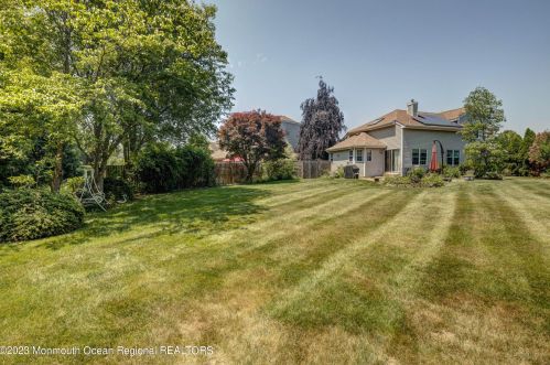 170 Kentucky Way, East Freehold NJ 07728-4657 exterior