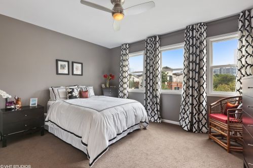 638 Oak St, Chicago IL  60610-7298 exterior