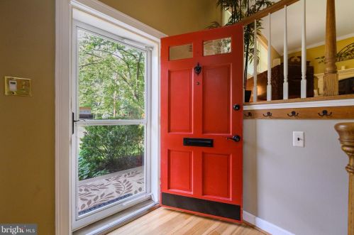 1803 Cool Spg Dr, Alexandria VA 22308-1630 exterior