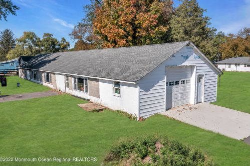 7 Applegate Ln, Plumsted Township NJ 08533-1303 exterior