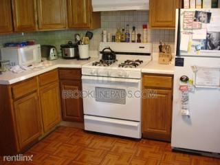 1669 Beacon St, Brookline MA  02445-4434 exterior