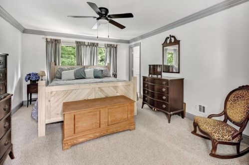 8 Talmadge St, Derby CT 06418-1004 exterior