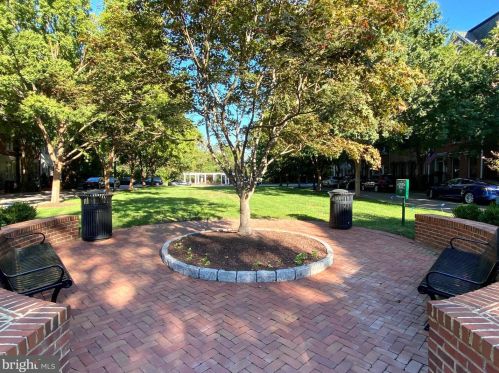 713 Carpenter Rd, Alexandria VA  22314-6227 exterior