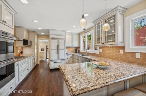 1320 Plymouth Ct, Chicago IL 60605-2717 exterior