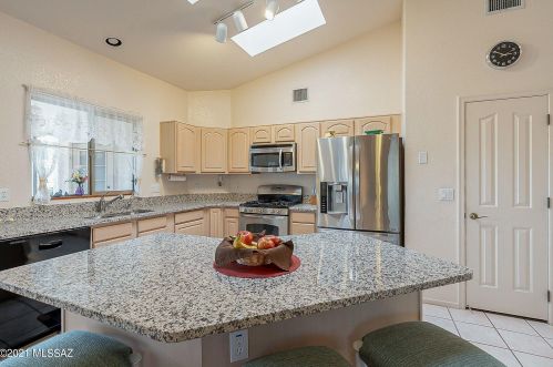 2621 Peter Seward Dr, Tucson AZ 85745-9611 exterior