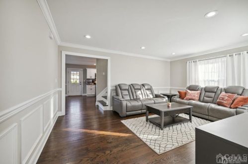 405 Prospect Ave, Green Brook NJ  08812-1529 exterior