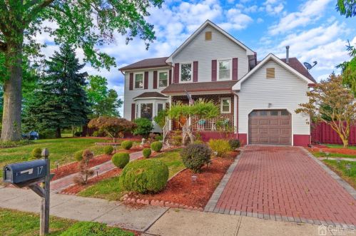 17 Jessica Ln, New Brunswick, NJ 08902-3823