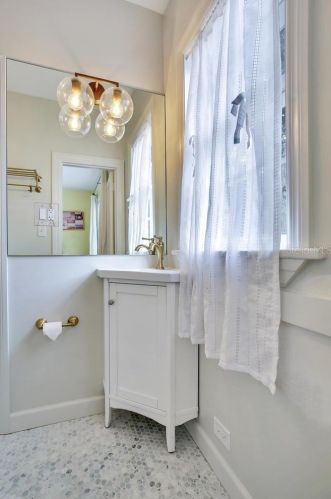 2820 Fountain Blvd, Tampa FL  33609-4012 exterior