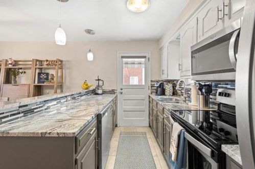 5363 Greenridge Dr, Pittsburgh PA 15236-1723 exterior