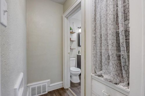 514 64, Milwaukee WI 53213-4050 exterior