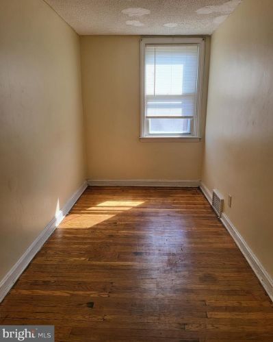 120 Spg Vly Rd, Darby PA exterior