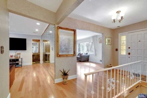 390 Saddle River Rd, Upper Saddle River NJ  07458-1757 exterior